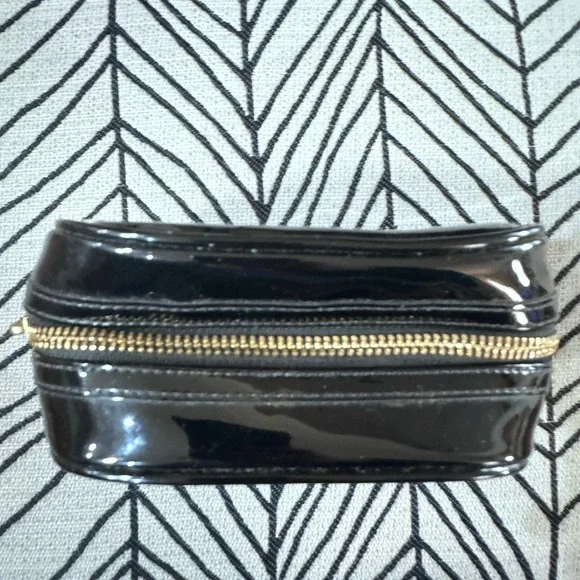 Tory Burch Black Patent Leather Small Makeup Bag Cosmetic Case Logo Medallion - Picture 4 of 5